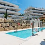 Getaway 2br W Sea View Apartment Estepona